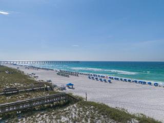 Sunny Beachfront condo with Gulf views pool & deck - 7