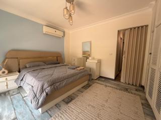 B2-Luxury 2BR Apt Prime Location - Jacuzzi & WiFi - 3