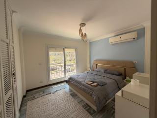 B2-Luxury 2BR Apt Prime Location - Jacuzzi & WiFi - 9