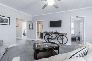 Cozy 3BR Home Walk to West Baden Springs Hotel - 7