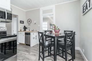 Cozy 3BR Home Walk to West Baden Springs Hotel - 3