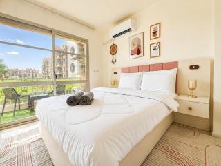 Luxury 3BR Garden View Retreat Balcony Madinaty - 8