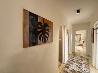 Luxury 3BR Garden View Retreat Balcony Madinaty - 5