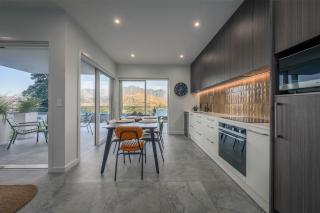 Stunning Mountain & Lake Views - Luxury 2BR Apt - 3
