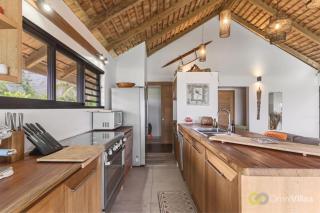 Seaside Paradise: 6BR Beachfront Haven in Moorea - 7
