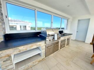 Penthouse Oasis| Private Jacuzzi & Golf Lake Views - 9