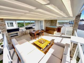 Penthouse Oasis| Private Jacuzzi & Golf Lake Views - 1