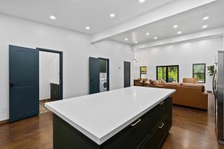 Glacier Luxury Retreat Green Olive Apartment 1 - 2