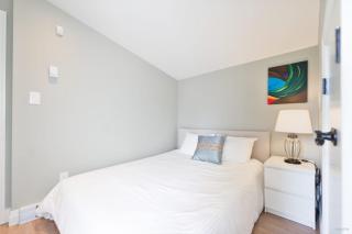 Modern 2BR 2BA Vancouver Suite - 8