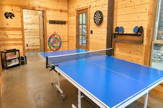 Luxury Cabin with Sauna Hot Tub PS5 and Arcade - 3