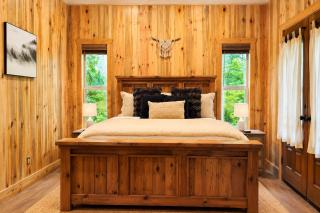 Luxury Cabin with Sauna Hot Tub PS5 and Arcade - 2