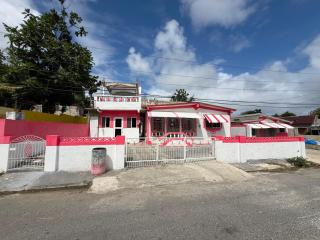 Lovely double bed in St Thomas Jamaica - 7