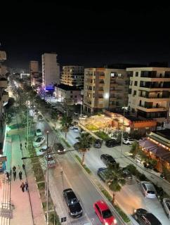 Beachfront Apartment with Balcony & Sea View - Durrës - 4