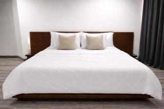 Big 3 Bedroom Condo in Makati CBD with Parking - 6