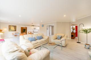 Comfortable 3-Bedroom Home in East Tamaki Heights - 8