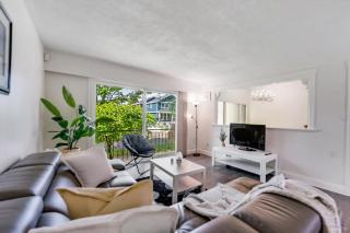 Spacious 3BR Home 2 Full Baths - near metrotown - 9