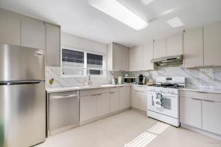 Spacious 3BR Home 2 Full Baths - near metrotown - 4