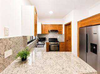 Modern Villa 2 BR Near Airport, Beaches, Dining - 1