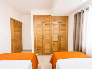 Modern Villa 2 BR Near Airport, Beaches, Dining - 3