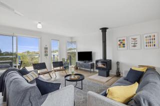 O'Donohue Rd Spacious with Sea Views - 7