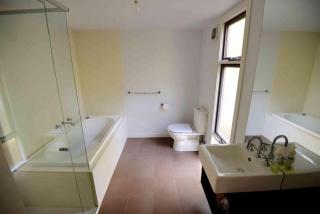 Three Bedroom Bushland House - 6