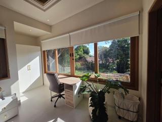 Quiet Contemporary Hideaway, Moments from Icon Mall and Beach - 8