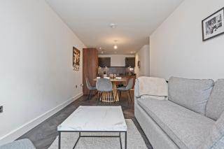 Stylish 2BDR Loft in Birminghams Jewellery Quarter - 2