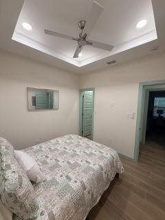 New Modern 2BR I EV I Wi-Fi I Heart of Mcallen - 1