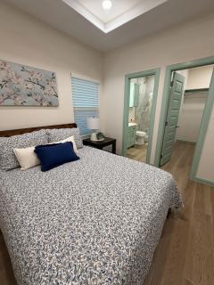 New Modern 2BR I EV I Wi-Fi I Heart of Mcallen - 6