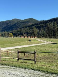 Micham's Clark Fork River Retreat - River Front, Mountain View, Fire Pit - Cabin 3 - 4