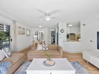 Broadbeach Beachside 2BR Pool, Spa, BBQ, Aircon - 0