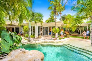 Heated pool Lush Tropical Surrounding Castaway Key RESlDENCES - 9
