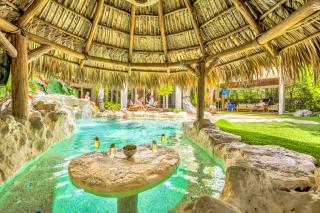 Heated pool Lush Tropical Surrounding Castaway Key RESlDENCES - 6