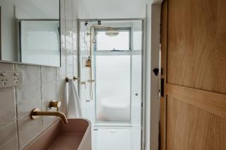 The Floathouse - Floating tiny home on the Murray - 8