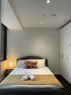 Modern Nomads Downtown Melbourne Modern 2BR Sanctuary with Pool & Gym - 5