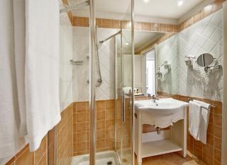 COLONNA GRAND HOTEL CAPO TESTA, a Colonna Luxury Beach Hotel, Santa Teresa Sardegna - 9