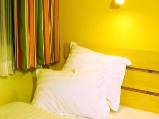 7 Days Inn Luoyang Wangcheng Park Metro Station - 7