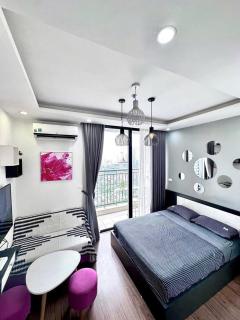 Elegant Green Bay Apartment with Luxury Interior Design in Hanoi District - 0
