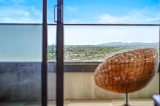 St Kilda 1BR Apt with City Views & Parking Close to Beach & Tram - 6