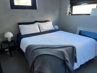 Luxurious 2 Bed 2 Bath Woolstore apartment - 6