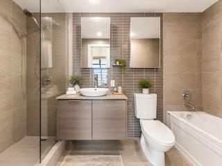 Modern 2BR in Vancouver's Most Iconic Building Walk to Skytrain and Seawall - 3