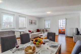 Cherry City Stay Apartment With Parking - Happy Rentals - 5