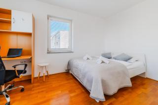 Cherry City Stay Apartment With Parking - Happy Rentals - 3