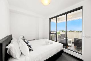 Convenient 2BR Apt with Free Parking - 8