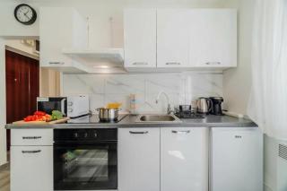 Rooftop Terrace Apartment - Happy Rentals - 9