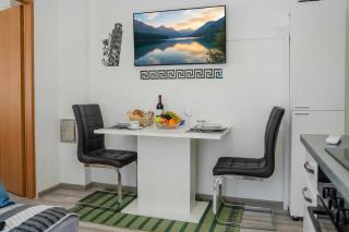 Rooftop Terrace Apartment - Happy Rentals - 8