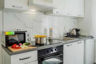 Rooftop Terrace Apartment - Happy Rentals - 5