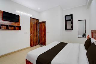 Collection O Noida Sector 52 Metro Station Formerly Hotel Metro View - 1