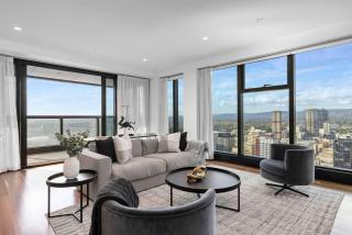 Luminesque Skyhome Stunning Views 2 Carparks - 9