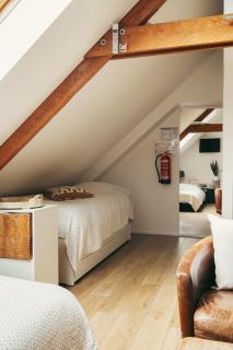 BnB The Attic - Spacious air-conditioned attic room - 5